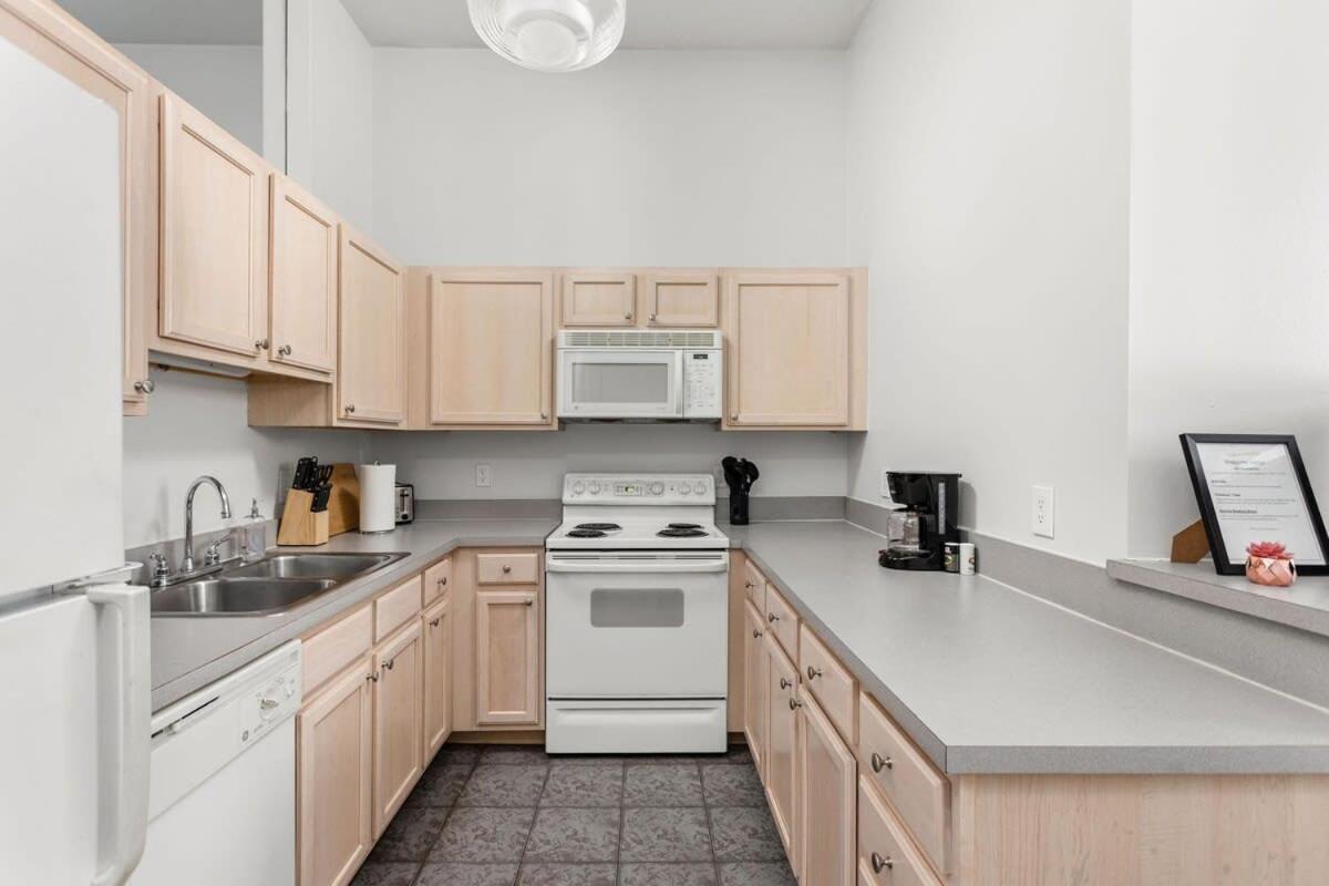 Modern Downtown Apartment 2Br 2Ba By Cozysuites Indianapolis Kültér fotó