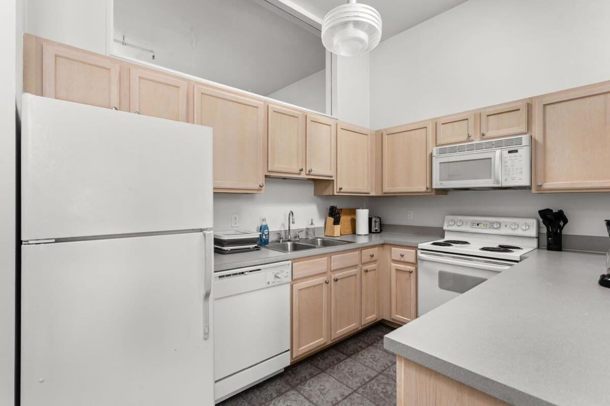 Modern Downtown Apartment 2Br 2Ba By Cozysuites Indianapolis Kültér fotó